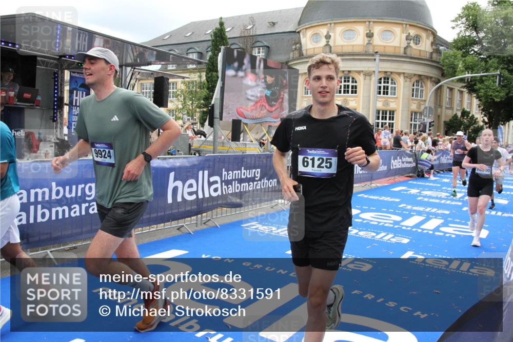 29.06.2025 - hella hamburg halbmarathon Michael Strokosch http://msf.ph/oto/8331591 29.06.2025 10:49:52 Ziel 3543, 4017, 5460, 5894, 6125, 8455, 9126, 9200, 9551, 9597, 9723, 9924, 11975, 13159, 13463, 14794, 16800, 17282, 17753, 19109, 19122 meine-sportfotos.de