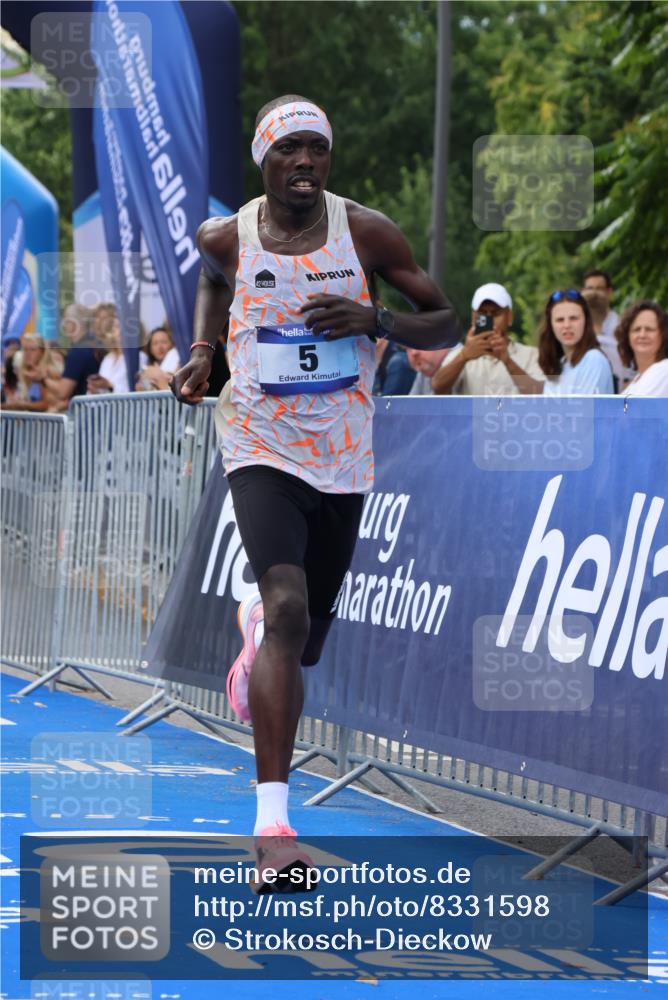29.06.2025 - hella hamburg halbmarathon Strokosch-Dieckow http://msf.ph/oto/8331598 29.06.2025 10:01:07 Ziel 5 meine-sportfotos.de