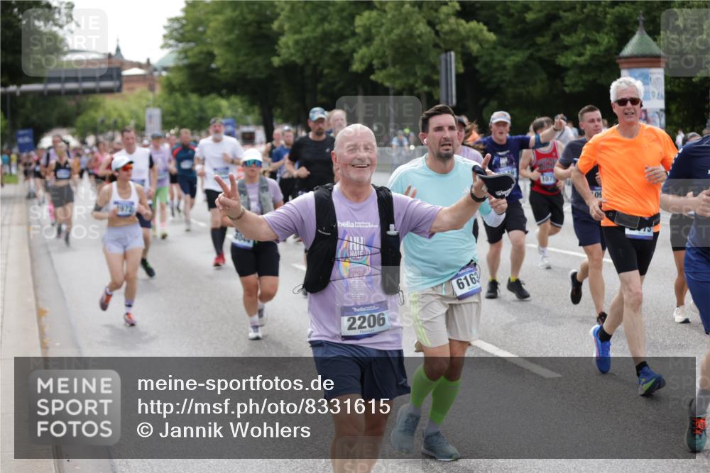 29.06.2025 - hella hamburg halbmarathon Jannik Wohlers http://msf.ph/oto/8331615 29.06.2025 10:40:19 Lombardsbrücke 1075, 1323, 2042, 2173, 2206, 2299, 2762, 2763, 2858, 3121, 3306, 3432, 3694, 4044, 4411, 4530, 4612, 4906, 4972, 5059, 5753, 6163, 6278, 6280, 6289, 7293, 7956, 8053, 8054, 8378, 8429, 8430, 8739, 9000, 9437, 9946, 10166, 10920, 10940, 11513, 11514, 11686, 12191, 12610, 12692, 12699, 13145, 13773, 15154, 15905, 15933, 16028, 16085, 16449, 16450, 17267, 17959, 18946, 19087, 19168 meine-sportfotos.de
