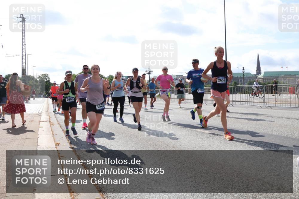 29.06.2025 - hella hamburg halbmarathon Lena Gebhardt http://msf.ph/oto/8331625 29.06.2025 10:00:25 Lombardsbrücke 12512, 2606, 1526, 14567, 70, 3, 13239, 2652, 1006, 1019, 1125, 1180, 1239, 1264, 1526, 1544, 1568, 1583, 1611, 1681, 1914, 2027, 2086, 2099, 2159, 2236, 2346, 2426, 2447, 2474, 2582, 2584, 2606, 2652, 2677, 2730, 2910, 2982, 3042, 3177, 3181, 3319, 3400, 3794, 3861, 3898, 4013, 4231, 4419, 4579, 4594, 4632, 4767, 4772, 4796, 4813, 4940, 4945, 5272, 5341, 5643, 5728, 6082, 6084, 6104, 6138, 6220, 6260, 6443, 6462, 6470, 6581, 10599 meine-sportfotos.de
