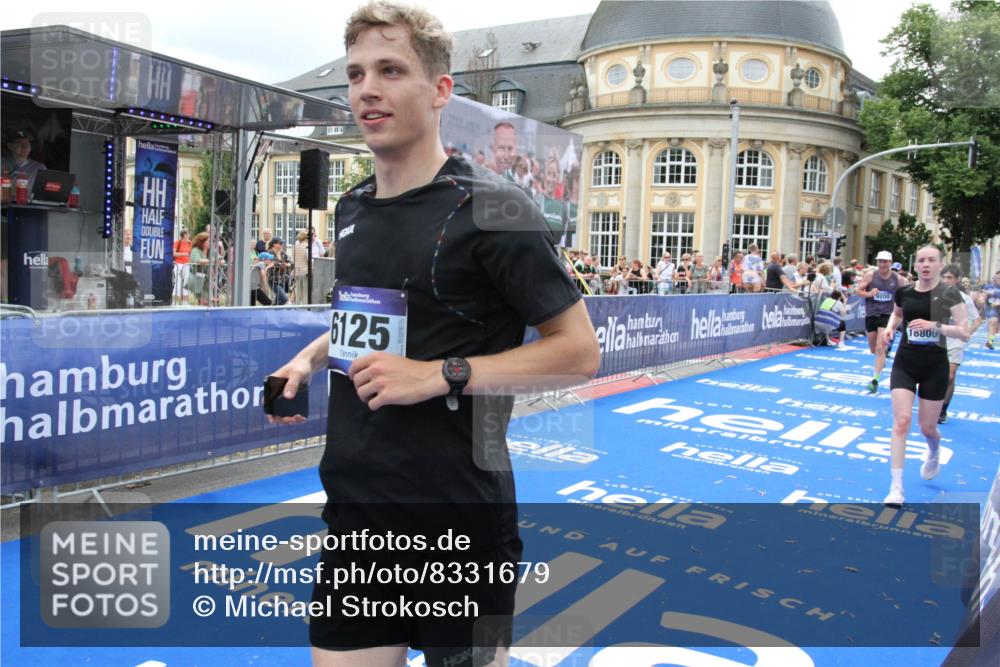 29.06.2025 - hella hamburg halbmarathon Michael Strokosch http://msf.ph/oto/8331679 29.06.2025 10:49:53 Ziel 4017, 5460, 6125, 8455, 9126, 9200, 9551, 9597, 9723, 9924, 11975, 13159, 13463, 14794, 16800, 17753, 19109, 19122 meine-sportfotos.de