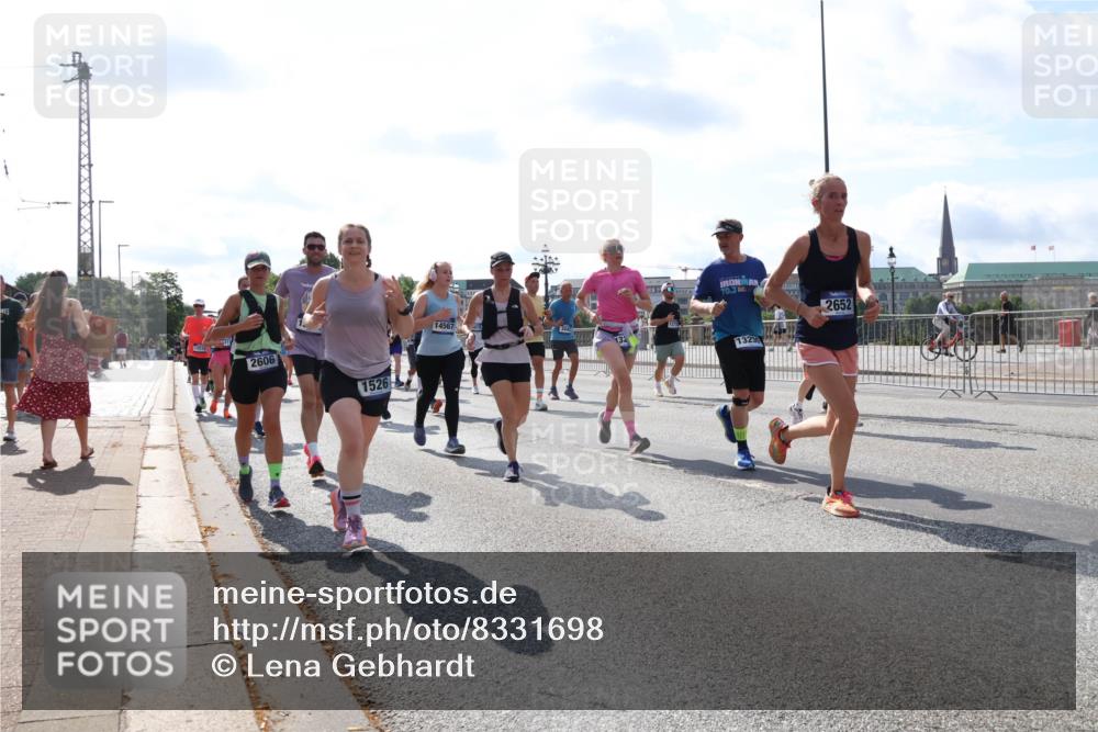 29.06.2025 - hella hamburg halbmarathon Lena Gebhardt http://msf.ph/oto/8331698 29.06.2025 10:00:25 Lombardsbrücke 2606, 1526, 14567, 70, 3, 13236, 2652, 1006, 1019, 1125, 1180, 1239, 1264, 1526, 1544, 1568, 1583, 1611, 1681, 1914, 2027, 2086, 2099, 2159, 2236, 2346, 2426, 2447, 2474, 2582, 2584, 2606, 2652, 2677, 2730, 2910, 2982, 3042, 3177, 3181, 3319, 3400, 3794, 3861, 3898, 4013, 4231, 4419, 4579, 4594, 4632, 4767, 4772, 4796, 4813, 4940, 4945, 5272, 5341, 5643, 5728, 6082, 6084, 6104, 6138, 6220, 6260, 6443, 6462, 6470, 6581, 10599 meine-sportfotos.de