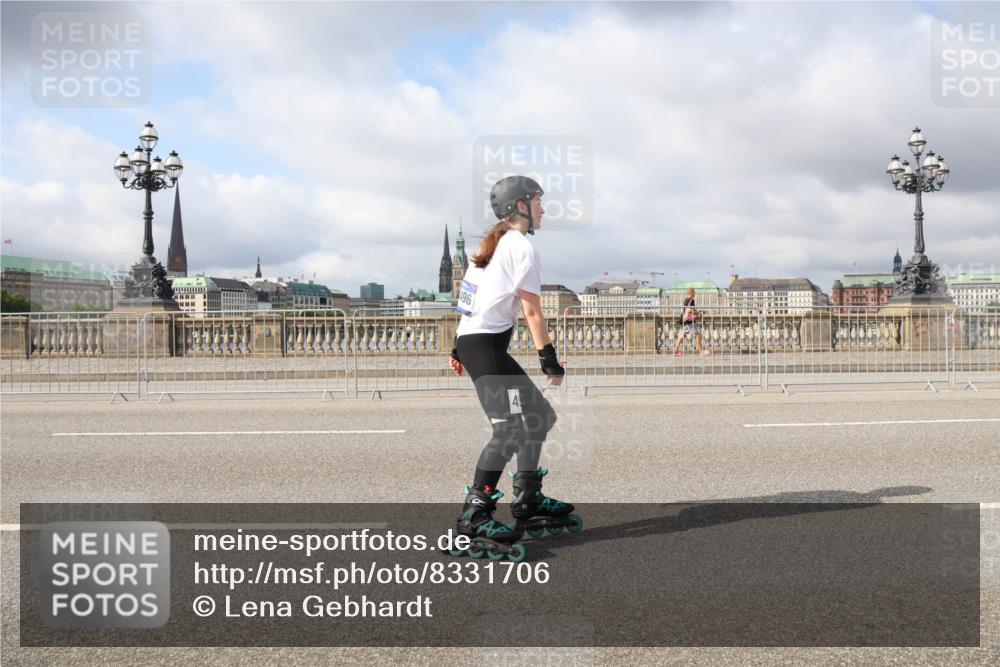29.06.2025 - hella hamburg halbmarathon Lena Gebhardt http://msf.ph/oto/8331706 29.06.2025 09:08:40 Lombardsbrücke 496 meine-sportfotos.de