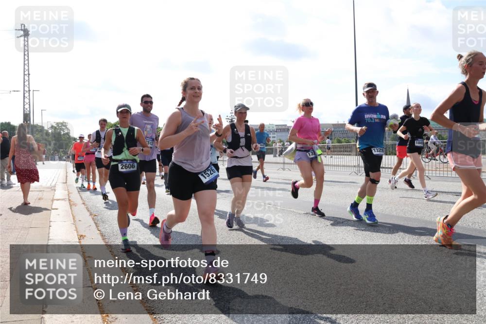 29.06.2025 - hella hamburg halbmarathon Lena Gebhardt http://msf.ph/oto/8331749 29.06.2025 10:00:26 Lombardsbrücke 12512, 17117, 2606, 512, 1526, 70, 3, 13236, 1849, 1006, 1019, 1125, 1180, 1239, 1264, 1526, 1544, 1568, 1583, 1611, 1681, 2027, 2086, 2099, 2159, 2236, 2346, 2426, 2447, 2474, 2582, 2584, 2606, 2652, 2677, 2730, 2982, 3042, 3177, 3181, 3319, 3400, 3794, 3861, 3898, 4013, 4231, 4419, 4579, 4594, 4632, 4767, 4796, 4813, 4940, 4945, 5272, 5341, 5643, 5728, 6082, 6084, 6104, 6138, 6220, 6260, 6443, 6462, 6470, 6581, 9553, 9555, 10599 meine-sportfotos.de