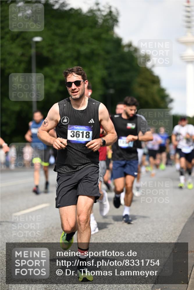 29.06.2025 - hella hamburg halbmarathon Dr. Thomas Lammeyer http://msf.ph/oto/8331754 29.06.2025 09:55:50 Kennedybrücke 1057, 1169, 1569, 1604, 1763, 3305, 3618, 4565, 4871, 4915, 5007, 5011, 5047, 5231, 5336, 5690, 6373, 6700, 6711, 7185, 7710, 8564, 8852, 9444, 9547, 10493, 10691, 10978, 11062 meine-sportfotos.de