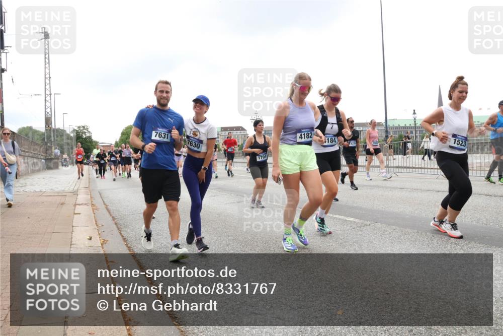 29.06.2025 - hella hamburg halbmarathon Lena Gebhardt http://msf.ph/oto/8331767 29.06.2025 10:47:32 Lombardsbrücke 7631, 7630, 4182, 184, 1276, 1704, 1523, 1045, 1185, 1246, 1434, 1463, 1523, 1607, 1618, 1639, 1704, 1926, 2148, 2407, 2491, 2537, 2555, 2704, 2790, 2882, 2994, 3339, 4037, 4184, 4239, 4325, 4423, 4483, 4806, 4895, 4974, 4975, 5621, 5622, 5895, 6255, 6256, 6879, 6995, 7073, 7403, 7430, 7431, 7630, 7631, 7970, 8105, 8131, 8270, 8550, 8706, 8915, 8953, 9018, 9687, 10658, 10991, 11351, 11458, 11730, 11738, 11802, 11909, 12431 meine-sportfotos.de