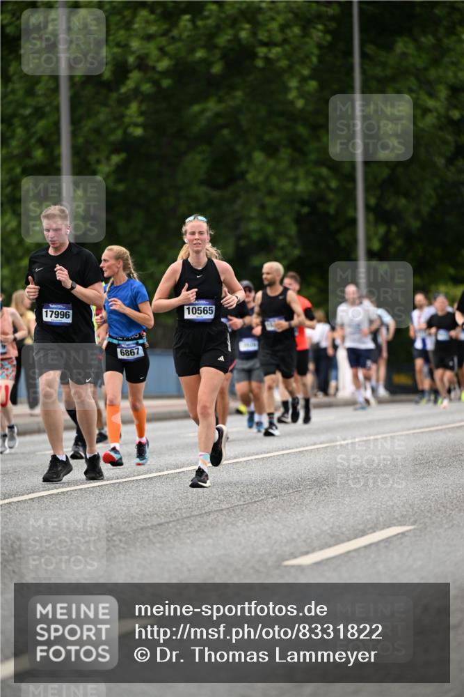29.06.2025 - hella hamburg halbmarathon Dr. Thomas Lammeyer http://msf.ph/oto/8331822 29.06.2025 10:39:48 Kennedybrücke 2198, 2412, 2787, 3170, 3828, 3958, 4333, 4696, 4703, 4965, 5147, 6029, 6189, 6365, 6397, 6471, 6867, 8249, 8296, 8567, 9470, 9803, 9819, 10360, 10565, 10652, 11233, 11359 meine-sportfotos.de