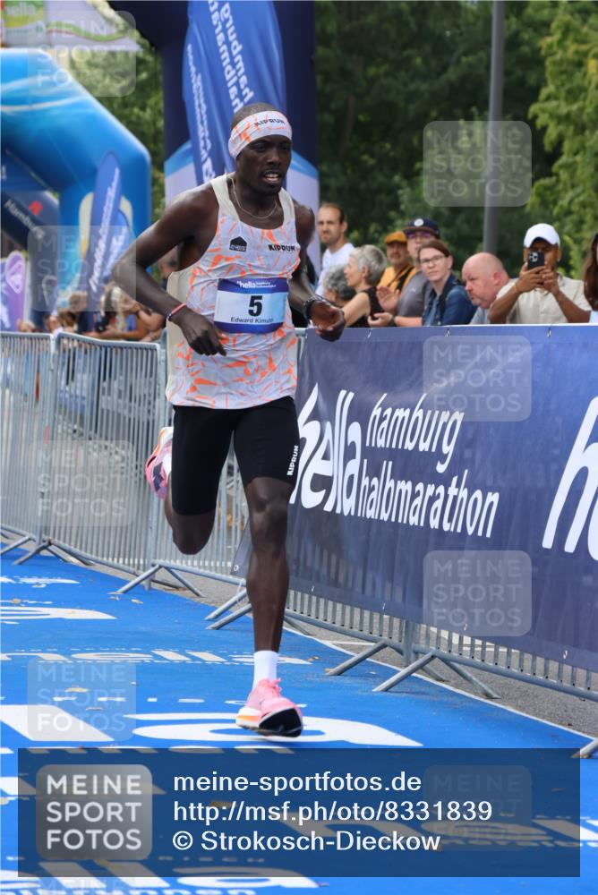 29.06.2025 - hella hamburg halbmarathon Strokosch-Dieckow http://msf.ph/oto/8331839 29.06.2025 10:01:07 Ziel 5 meine-sportfotos.de