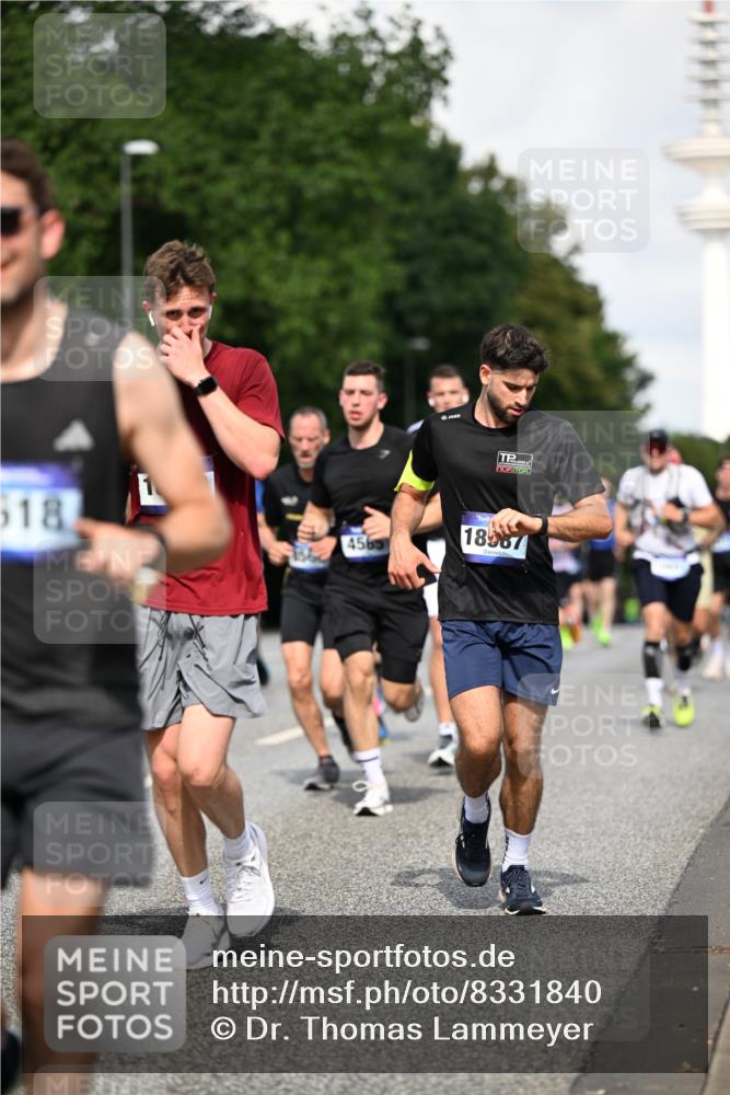 29.06.2025 - hella hamburg halbmarathon Dr. Thomas Lammeyer http://msf.ph/oto/8331840 29.06.2025 09:55:51 Kennedybrücke 1057, 1169, 1569, 1604, 1763, 3305, 3618, 4565, 4871, 4915, 5007, 5011, 5047, 5231, 5336, 5690, 6373, 6700, 6711, 7185, 7710, 8564, 8852, 9444, 9547, 10493, 10691, 10978, 11062 meine-sportfotos.de