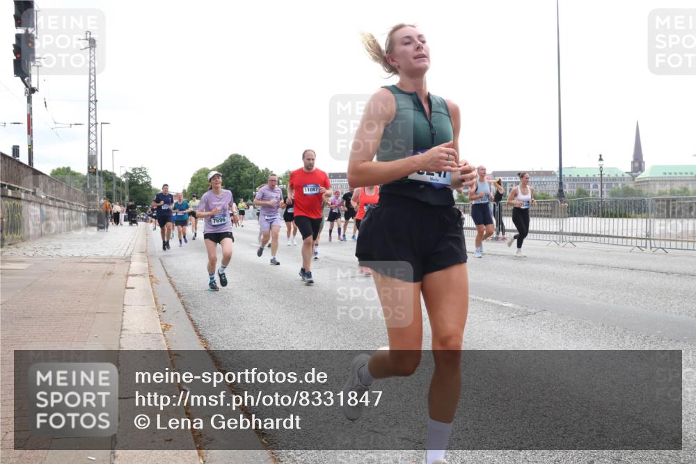 29.06.2025 - hella hamburg halbmarathon Lena Gebhardt http://msf.ph/oto/8331847 29.06.2025 10:37:57 Lombardsbrücke 7696, 11087, 1196, 1394, 1475, 1578, 1742, 1799, 1901, 1966, 1985, 2199, 2640, 2786, 2853, 3230, 3242, 3246, 3633, 3716, 3880, 4414, 4921, 5139, 5186, 5300, 5522, 5713, 5875, 6199, 6243, 6362, 6697, 6821, 6930, 6955, 7118, 7124, 7165, 7244, 7321, 7350, 7552, 7629, 7696, 7914, 8985, 9247, 9288, 9895, 10159, 10506, 10836, 11087, 11543, 12123, 12254, 12472, 12824, 16680, 17798 meine-sportfotos.de