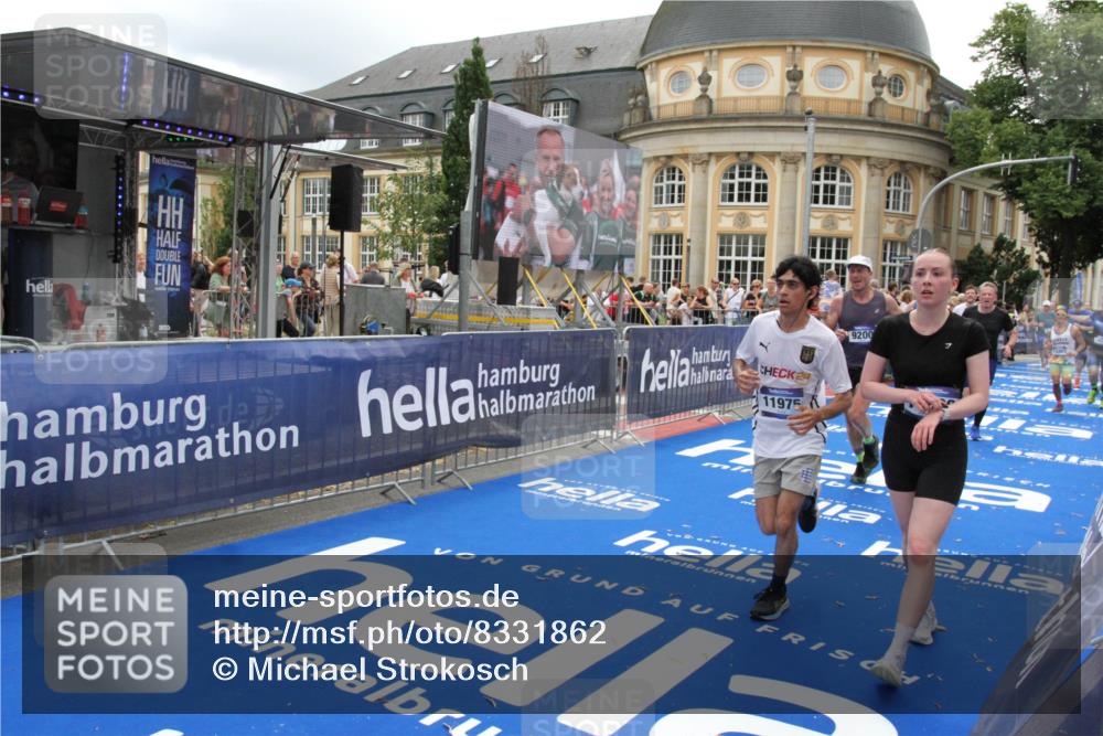 29.06.2025 - hella hamburg halbmarathon Michael Strokosch http://msf.ph/oto/8331862 29.06.2025 10:49:54 Ziel 2540, 4017, 5460, 6125, 8455, 9126, 9200, 9491, 9597, 9924, 11975, 12527, 13463, 16800, 16887, 17753, 19109, 19122 meine-sportfotos.de