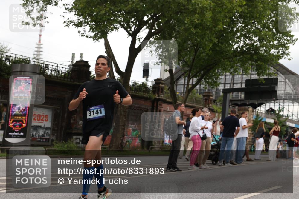 29.06.2025 - hella hamburg halbmarathon Yannick Fuchs http://msf.ph/oto/8331893 29.06.2025 10:51:44 20KM 1200, 1611, 2025, 2236, 2606, 2759, 2806, 2883, 2907, 3093, 3141, 3575, 4426, 4467, 4579, 4632, 4833, 5391, 6281, 6302, 6531, 6595, 6892, 7138, 7833, 9450, 9485, 10599, 12144, 13465, 14571, 15217, 15229, 16517, 17415, 17455, 17543, 18068, 18501, 18508, 18762, 18891 meine-sportfotos.de