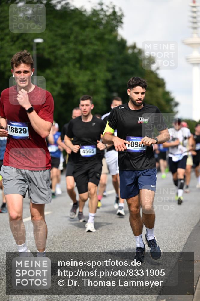 29.06.2025 - hella hamburg halbmarathon Dr. Thomas Lammeyer http://msf.ph/oto/8331905 29.06.2025 09:55:51 Kennedybrücke 1057, 1169, 1569, 1604, 1763, 3305, 3618, 4565, 4871, 4915, 5007, 5011, 5047, 5231, 5336, 5690, 6373, 6700, 6711, 7185, 7710, 8564, 8852, 9444, 9547, 10493, 10691, 10978, 11062 meine-sportfotos.de