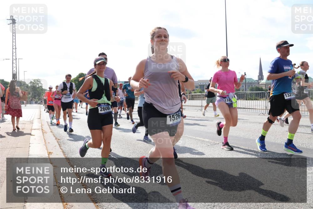 29.06.2025 - hella hamburg halbmarathon Lena Gebhardt http://msf.ph/oto/8331916 29.06.2025 10:00:26 Lombardsbrücke 12512, 171, 2086, 2606, 40, 1526, 132, 1325, 1006, 1019, 1125, 1180, 1239, 1264, 1526, 1544, 1568, 1583, 1611, 1681, 2027, 2086, 2099, 2159, 2236, 2346, 2426, 2447, 2474, 2582, 2584, 2606, 2652, 2677, 2730, 2982, 3042, 3177, 3181, 3319, 3400, 3794, 3861, 3898, 4013, 4231, 4419, 4579, 4594, 4632, 4767, 4796, 4813, 4940, 4945, 5272, 5341, 5643, 5728, 6082, 6084, 6104, 6138, 6220, 6260, 6443, 6462, 6470, 6581, 9553, 9555, 10599 meine-sportfotos.de
