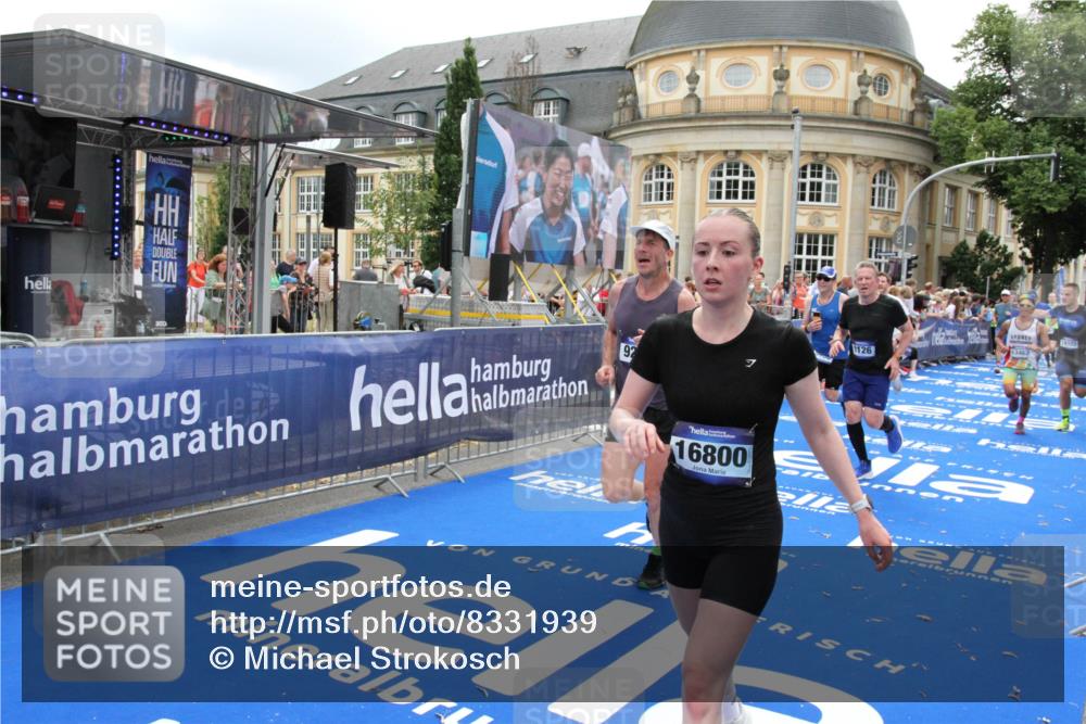 29.06.2025 - hella hamburg halbmarathon Michael Strokosch http://msf.ph/oto/8331939 29.06.2025 10:49:55 Ziel 2540, 4017, 5460, 8454, 8455, 9126, 9200, 9491, 9597, 11975, 12527, 12733, 13463, 16732, 16800, 16887, 19109, 19122 meine-sportfotos.de