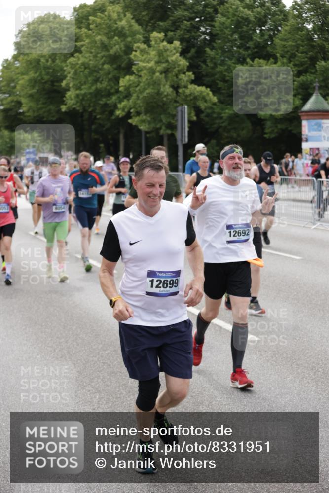 29.06.2025 - hella hamburg halbmarathon Jannik Wohlers http://msf.ph/oto/8331951 29.06.2025 10:40:23 Lombardsbrücke 1075, 1323, 2042, 2173, 2206, 2299, 2858, 3121, 3306, 3432, 3694, 4044, 4411, 4530, 4612, 4774, 4775, 4972, 5753, 6098, 6163, 6289, 7293, 7956, 8053, 8054, 8429, 8430, 9009, 9237, 9437, 9946, 10166, 10920, 10940, 11053, 11513, 11514, 11686, 12191, 12610, 12692, 12699, 13145, 13773, 15154, 15905, 16028, 16297, 16449, 16450, 17267, 19087, 19168 meine-sportfotos.de