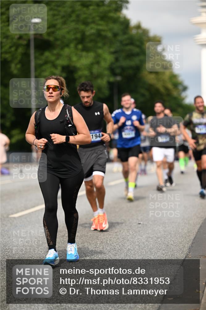 29.06.2025 - hella hamburg halbmarathon Dr. Thomas Lammeyer http://msf.ph/oto/8331953 29.06.2025 10:17:42 Kennedybrücke 1194, 1747, 1939, 2055, 2359, 2721, 2891, 2904, 2987, 4001, 4032, 4795, 4962, 5232, 5631, 5719, 6207, 7460, 7462, 7913, 8673, 9612, 9631, 9886, 10442, 10443 meine-sportfotos.de