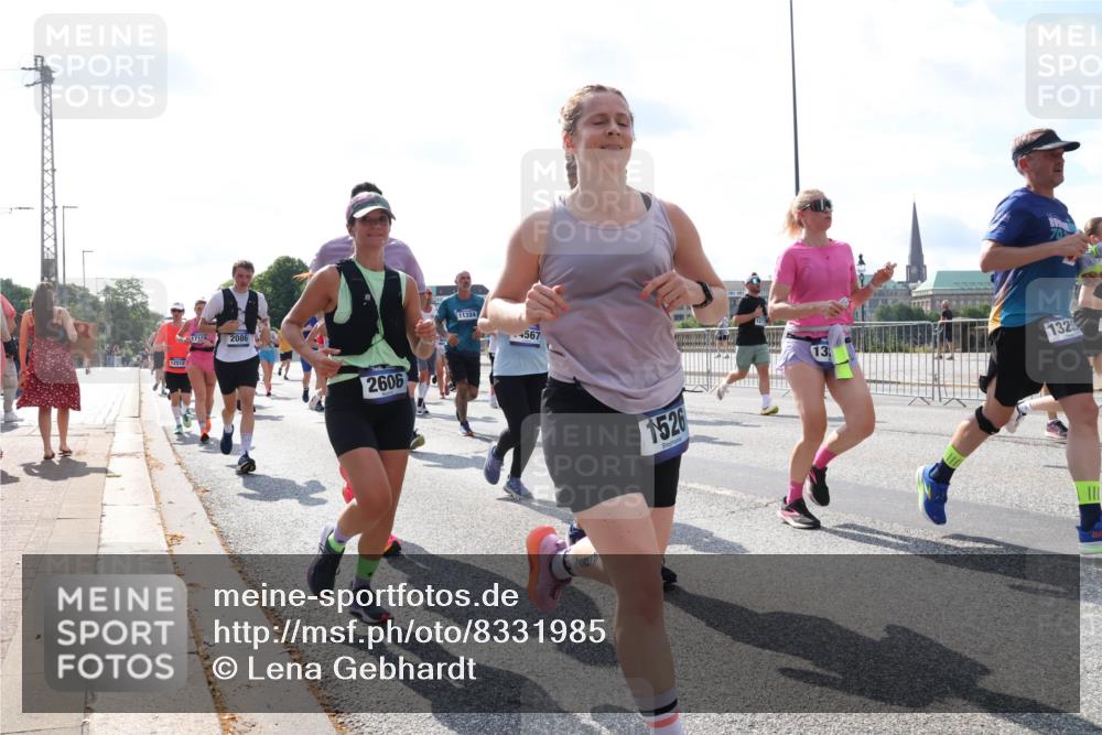 29.06.2025 - hella hamburg halbmarathon Lena Gebhardt http://msf.ph/oto/8331985 29.06.2025 10:00:26 Lombardsbrücke 12512, 171, 9, 2086, 2606, 11324, 567, 1526, 13, 1325, 1006, 1019, 1125, 1180, 1239, 1264, 1526, 1544, 1568, 1583, 1611, 1681, 2027, 2086, 2099, 2159, 2236, 2346, 2426, 2447, 2474, 2582, 2584, 2606, 2652, 2677, 2730, 2982, 3042, 3177, 3181, 3319, 3400, 3794, 3861, 3898, 4013, 4231, 4419, 4579, 4594, 4632, 4767, 4796, 4813, 4940, 4945, 5272, 5341, 5643, 5728, 6082, 6084, 6104, 6138, 6220, 6260, 6443, 6462, 6470, 6581, 9553, 9555, 10599 meine-sportfotos.de