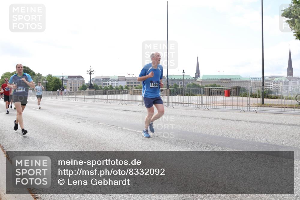 29.06.2025 - hella hamburg halbmarathon Lena Gebhardt http://msf.ph/oto/8332092 29.06.2025 10:13:11 Lombardsbrücke 16437, 18732, 18048, 1007, 1020, 1051, 1747, 1851, 1859, 1939, 2531, 2891, 2942, 2961, 3218, 3360, 3728, 3729, 4187, 4532, 6207, 6489, 7346, 7460, 7873, 7907, 8398, 8405, 8913, 8917, 9141, 9527, 9612, 10067, 10402, 11025, 11720, 12492, 13331, 14404, 15012, 15531, 15922, 16030, 16255, 16323, 16437, 17061, 17474, 17699, 17988, 17994, 18048, 18222, 18320, 18530, 18732 meine-sportfotos.de