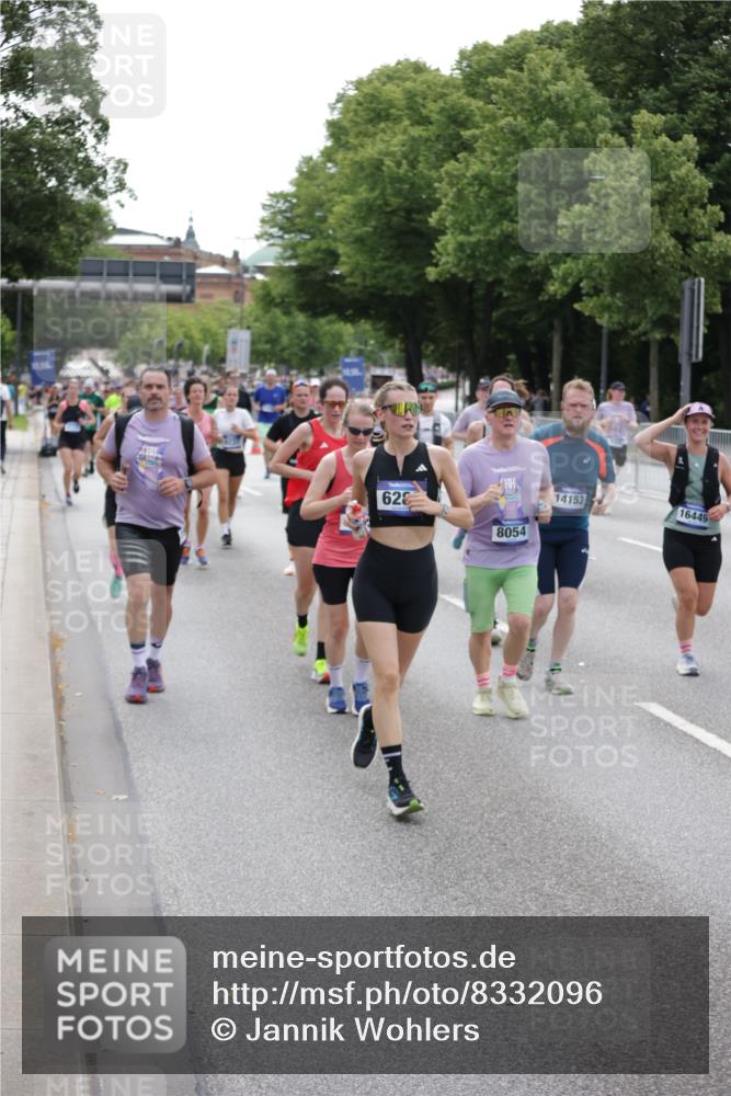 29.06.2025 - hella hamburg halbmarathon Jannik Wohlers http://msf.ph/oto/8332096 29.06.2025 10:40:24 Lombardsbrücke 1075, 1323, 2042, 2173, 2206, 2299, 2858, 3121, 3306, 3432, 3694, 4044, 4411, 4530, 4612, 4774, 4775, 4972, 5753, 6098, 6163, 6289, 7293, 7956, 8053, 8054, 8429, 8430, 9009, 9237, 9437, 9946, 10166, 10920, 10940, 11053, 11513, 11514, 11686, 12191, 12610, 12692, 12699, 13145, 13773, 15154, 15905, 16028, 16297, 16449, 16450, 17267, 19087, 19168 meine-sportfotos.de