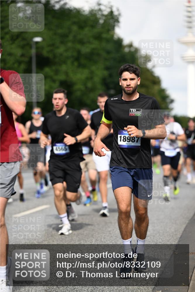 29.06.2025 - hella hamburg halbmarathon Dr. Thomas Lammeyer http://msf.ph/oto/8332109 29.06.2025 09:55:52 Kennedybrücke 1057, 1139, 1169, 1569, 1604, 1763, 3305, 3618, 4565, 4871, 4915, 5007, 5011, 5047, 5231, 5336, 5690, 6373, 6700, 6711, 7185, 7710, 8564, 8852, 9444, 9547, 10493, 10691, 11062 meine-sportfotos.de