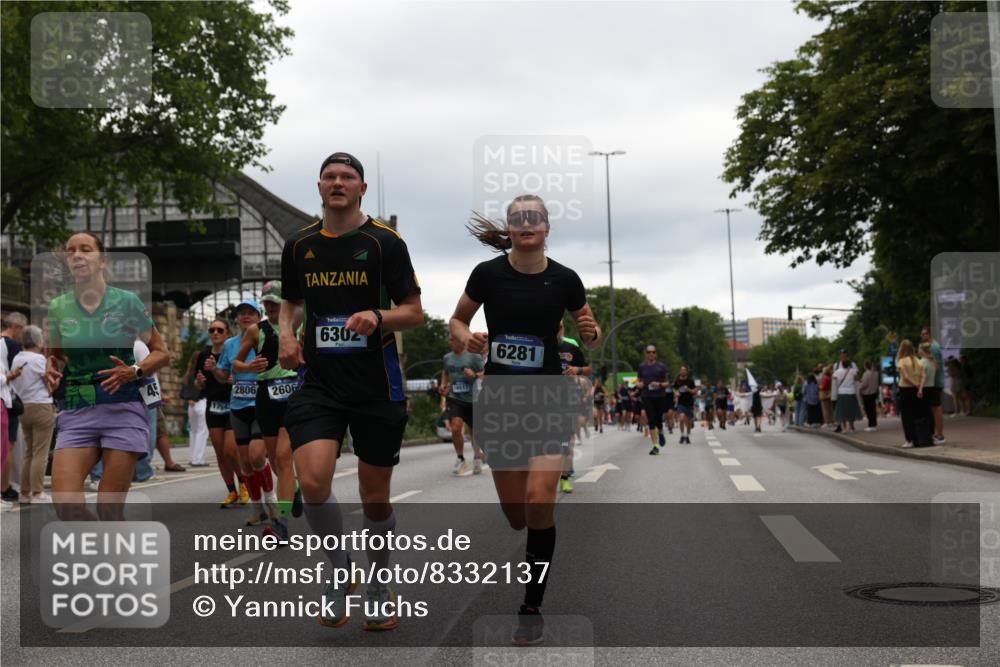 29.06.2025 - hella hamburg halbmarathon Yannick Fuchs http://msf.ph/oto/8332137 29.06.2025 10:51:46 20KM 1611, 2025, 2236, 2606, 2759, 2806, 2883, 2907, 3093, 3141, 3575, 4426, 4467, 4579, 4632, 4833, 5391, 6281, 6302, 6531, 6595, 7138, 7833, 9450, 9485, 10599, 11645, 13465, 14571, 15217, 15229, 16517, 17415, 17455, 17543, 18068, 18501, 18508, 18587, 18762, 18891 meine-sportfotos.de