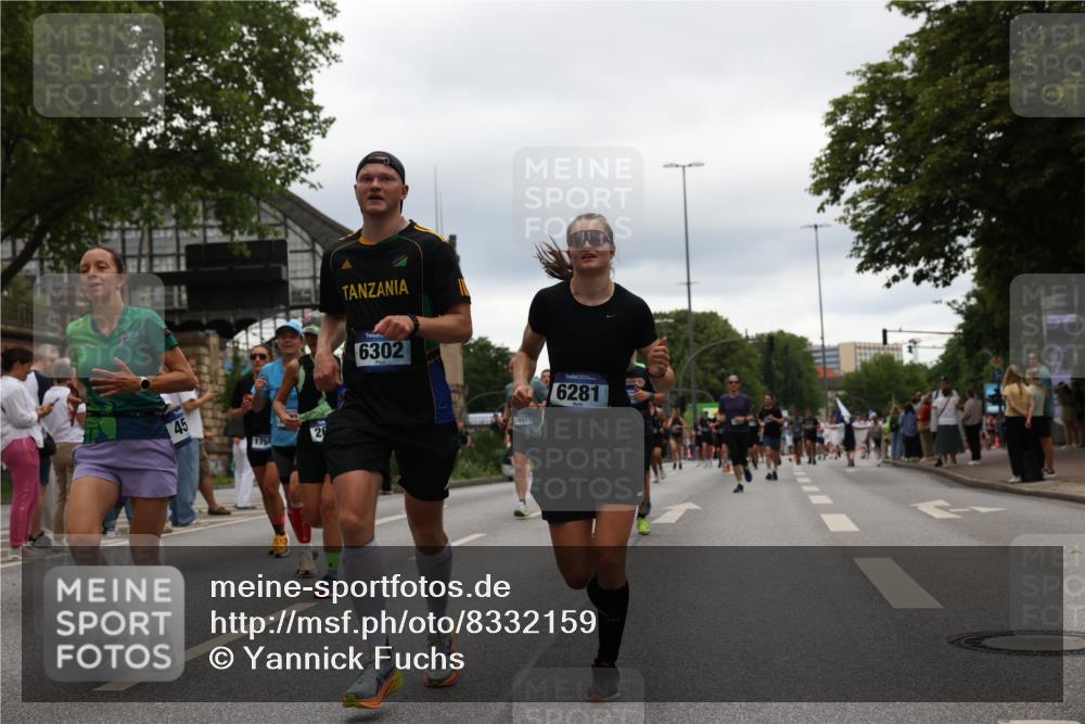 29.06.2025 - hella hamburg halbmarathon Yannick Fuchs http://msf.ph/oto/8332159 29.06.2025 10:51:46 20KM 1611, 2025, 2236, 2606, 2759, 2806, 2883, 2907, 3093, 3141, 3575, 4426, 4467, 4579, 4632, 4833, 5391, 6281, 6302, 6531, 6595, 7138, 7833, 9450, 9485, 10599, 11645, 13465, 14571, 15217, 15229, 16517, 17415, 17455, 17543, 18068, 18501, 18508, 18587, 18762, 18891 meine-sportfotos.de
