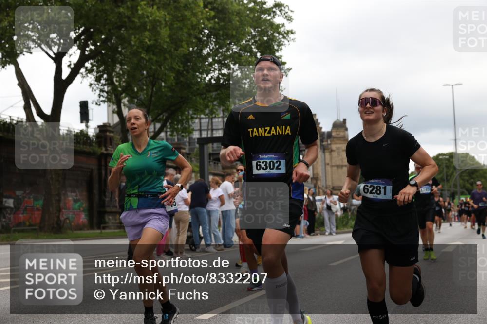 29.06.2025 - hella hamburg halbmarathon Yannick Fuchs http://msf.ph/oto/8332207 29.06.2025 10:51:46 20KM 1611, 2025, 2236, 2606, 2759, 2806, 2883, 2907, 3093, 3141, 3575, 4426, 4467, 4579, 4632, 4833, 5391, 6281, 6302, 6531, 6595, 7138, 7833, 9450, 9485, 10599, 11645, 13465, 14571, 15217, 15229, 16517, 17415, 17455, 17543, 18068, 18501, 18508, 18587, 18762, 18891 meine-sportfotos.de