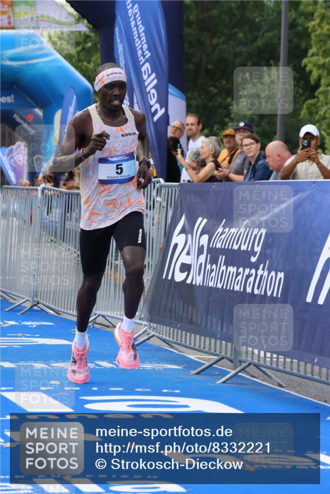 29.06.2025 - hella hamburg halbmarathon Strokosch-Dieckow http://msf.ph/oto/8332221 29.06.2025 10:01:07 Ziel 5 meine-sportfotos.de