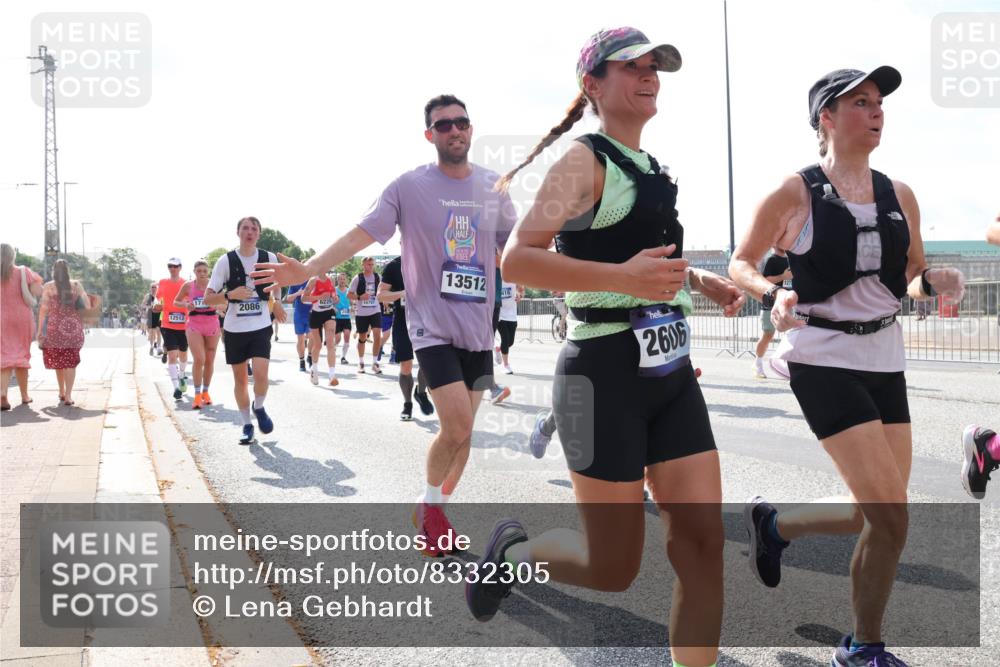 29.06.2025 - hella hamburg halbmarathon Lena Gebhardt http://msf.ph/oto/8332305 29.06.2025 10:00:27 Lombardsbrücke 12512, 17, 2086, 13512, 2606, 1006, 1019, 1125, 1180, 1239, 1264, 1526, 1544, 1568, 1583, 1611, 1681, 2027, 2086, 2099, 2159, 2236, 2346, 2426, 2447, 2474, 2582, 2584, 2606, 2652, 2677, 2730, 2982, 3042, 3177, 3181, 3319, 3400, 3794, 3861, 3898, 4013, 4231, 4419, 4579, 4594, 4632, 4767, 4796, 4813, 4940, 4945, 5272, 5341, 5643, 5728, 6082, 6084, 6104, 6138, 6220, 6260, 6443, 6462, 6470, 6581, 9553, 9555, 9577, 10599 meine-sportfotos.de