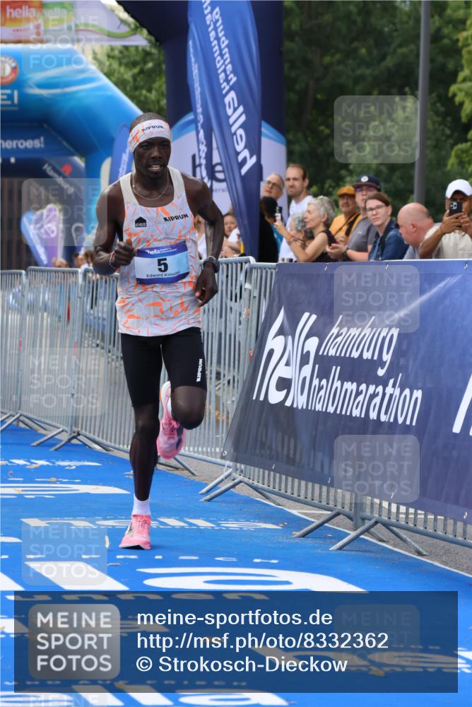 29.06.2025 - hella hamburg halbmarathon Strokosch-Dieckow http://msf.ph/oto/8332362 29.06.2025 10:01:07 Ziel 5 meine-sportfotos.de