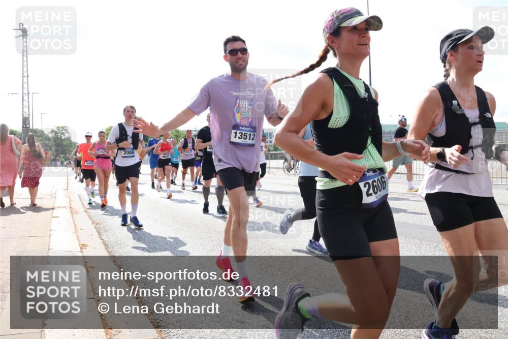 29.06.2025 - hella hamburg halbmarathon Lena Gebhardt http://msf.ph/oto/8332481 29.06.2025 10:00:27 Lombardsbrücke 12512, 2086, 10797, 45, 13512, 2606, 1006, 1019, 1125, 1180, 1239, 1264, 1526, 1544, 1568, 1583, 1611, 1681, 2027, 2086, 2099, 2159, 2236, 2346, 2426, 2447, 2474, 2582, 2584, 2606, 2652, 2677, 2730, 2982, 3042, 3177, 3181, 3319, 3400, 3794, 3861, 3898, 4013, 4231, 4419, 4579, 4594, 4632, 4767, 4796, 4813, 4940, 4945, 5272, 5341, 5643, 5728, 6082, 6084, 6104, 6138, 6220, 6260, 6443, 6462, 6470, 6581, 9553, 9555, 9577, 10599 meine-sportfotos.de