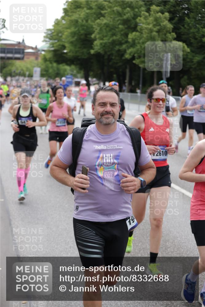 29.06.2025 - hella hamburg halbmarathon Jannik Wohlers http://msf.ph/oto/8332688 29.06.2025 10:40:27 Lombardsbrücke 1075, 1323, 2042, 2173, 2206, 2299, 2858, 3121, 3306, 3432, 3694, 4044, 4234, 4530, 4612, 4774, 4775, 4972, 5753, 6098, 6163, 6289, 6842, 7293, 8053, 8054, 8429, 8430, 9009, 9237, 9437, 9946, 10166, 10940, 11053, 11686, 12191, 12610, 12692, 12699, 13773, 14553, 15154, 15905, 16028, 16297, 16449, 16450, 17233, 17234, 17267, 17879, 19087 meine-sportfotos.de