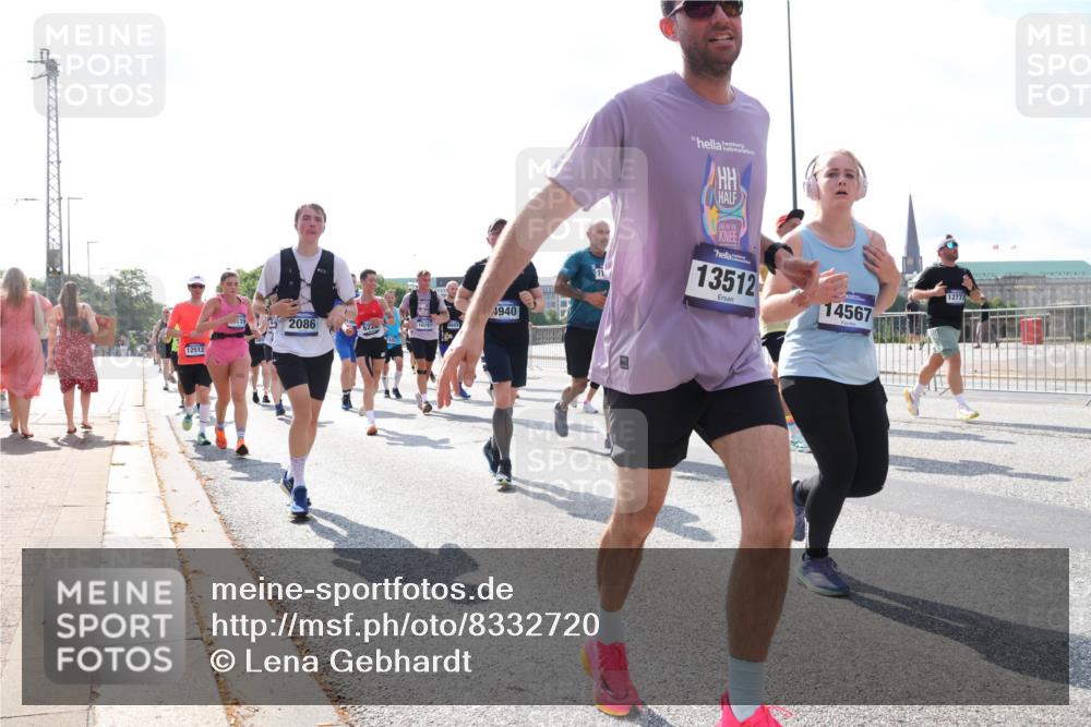 29.06.2025 - hella hamburg halbmarathon Lena Gebhardt http://msf.ph/oto/8332720 29.06.2025 10:00:27 Lombardsbrücke 12512, 2086, 6220, 10797, 8669, 1940, 13512, 12773, 14567, 1006, 1019, 1125, 1180, 1239, 1264, 1526, 1544, 1568, 1583, 1611, 1681, 2027, 2086, 2099, 2159, 2236, 2346, 2426, 2447, 2474, 2582, 2584, 2606, 2652, 2677, 2730, 2982, 3042, 3177, 3181, 3319, 3400, 3794, 3861, 3898, 4013, 4231, 4419, 4579, 4594, 4632, 4767, 4796, 4813, 4940, 4945, 5272, 5341, 5643, 5728, 6082, 6084, 6104, 6138, 6220, 6260, 6443, 6462, 6470, 6581, 9553, 9555, 9577, 10599 meine-sportfotos.de