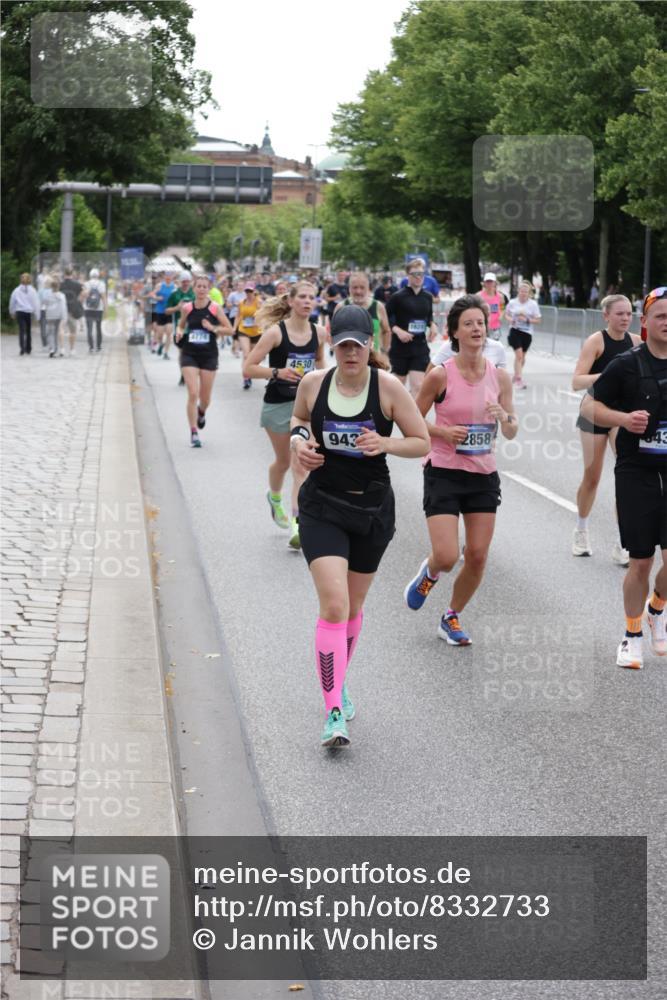 29.06.2025 - hella hamburg halbmarathon Jannik Wohlers http://msf.ph/oto/8332733 29.06.2025 10:40:28 Lombardsbrücke 1075, 1323, 2173, 2206, 2299, 2858, 3121, 3306, 3432, 3694, 4044, 4234, 4530, 4612, 4774, 4775, 4972, 5753, 6098, 6163, 6289, 6842, 7293, 8053, 8054, 8429, 8430, 9009, 9237, 9437, 9946, 10644, 10940, 11053, 11686, 12191, 12610, 12692, 12699, 13773, 14553, 15154, 15905, 16028, 16297, 16449, 16450, 17233, 17234, 17267, 17879, 19087 meine-sportfotos.de