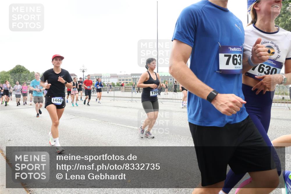 29.06.2025 - hella hamburg halbmarathon Lena Gebhardt http://msf.ph/oto/8332735 29.06.2025 10:47:34 Lombardsbrücke 9018, 14441, 1704, 763, 630, 1045, 1246, 1434, 1463, 1523, 1607, 1618, 1639, 1704, 1926, 2148, 2407, 2491, 2537, 2545, 2555, 2704, 2790, 2882, 2994, 3049, 3339, 4037, 4184, 4325, 4423, 4483, 4806, 4895, 4974, 4975, 5621, 5622, 5895, 6255, 6256, 6879, 6995, 7403, 7427, 7430, 7431, 7630, 7631, 7970, 8105, 8131, 8270, 8310, 8550, 8706, 8915, 8953, 9018, 9687, 9696, 9697, 10658, 10991, 11351, 11458, 11730, 11738, 11802, 11909, 12431 meine-sportfotos.de