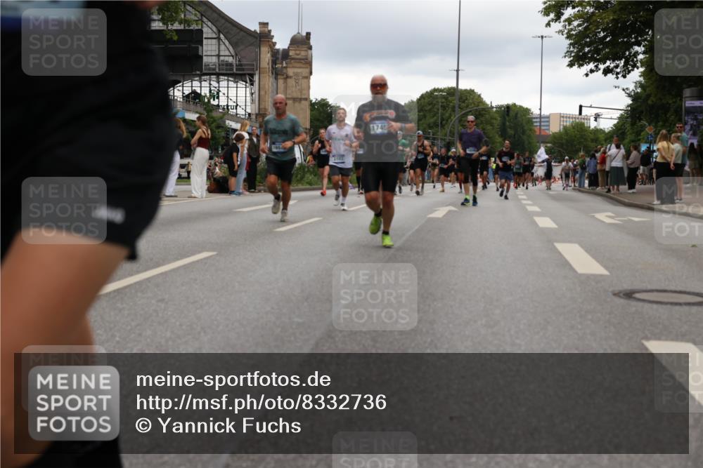 29.06.2025 - hella hamburg halbmarathon Yannick Fuchs http://msf.ph/oto/8332736 29.06.2025 10:51:47 20KM 1611, 2025, 2236, 2606, 2759, 2806, 2883, 2907, 3093, 3141, 3575, 4426, 4467, 4579, 4632, 4833, 5391, 6104, 6281, 6302, 6531, 6595, 7138, 7833, 9450, 9485, 10599, 11645, 13465, 14571, 15217, 15229, 16517, 17405, 17415, 17455, 17543, 18068, 18501, 18508, 18587, 18762, 18891 meine-sportfotos.de