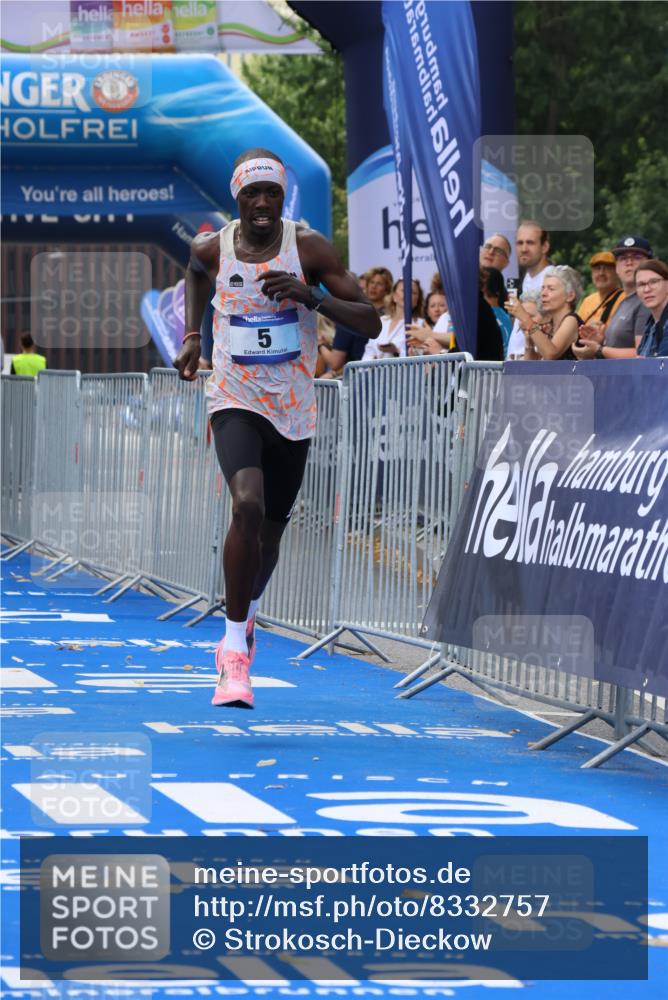 29.06.2025 - hella hamburg halbmarathon Strokosch-Dieckow http://msf.ph/oto/8332757 29.06.2025 10:01:07 Ziel 5 meine-sportfotos.de