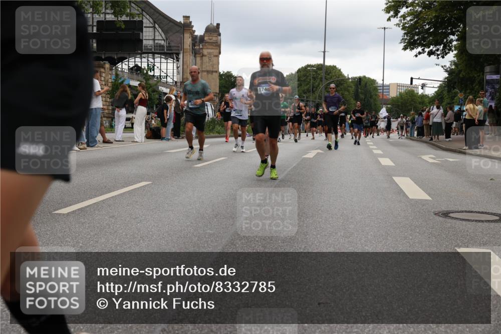 29.06.2025 - hella hamburg halbmarathon Yannick Fuchs http://msf.ph/oto/8332785 29.06.2025 10:51:47 20KM 1611, 2025, 2236, 2606, 2759, 2806, 2883, 2907, 3093, 3141, 3575, 4426, 4467, 4579, 4632, 4833, 5391, 6104, 6281, 6302, 6531, 6595, 7138, 7833, 9450, 9485, 10599, 11645, 13465, 14571, 15217, 15229, 16517, 17405, 17415, 17455, 17543, 18068, 18501, 18508, 18587, 18762, 18891 meine-sportfotos.de