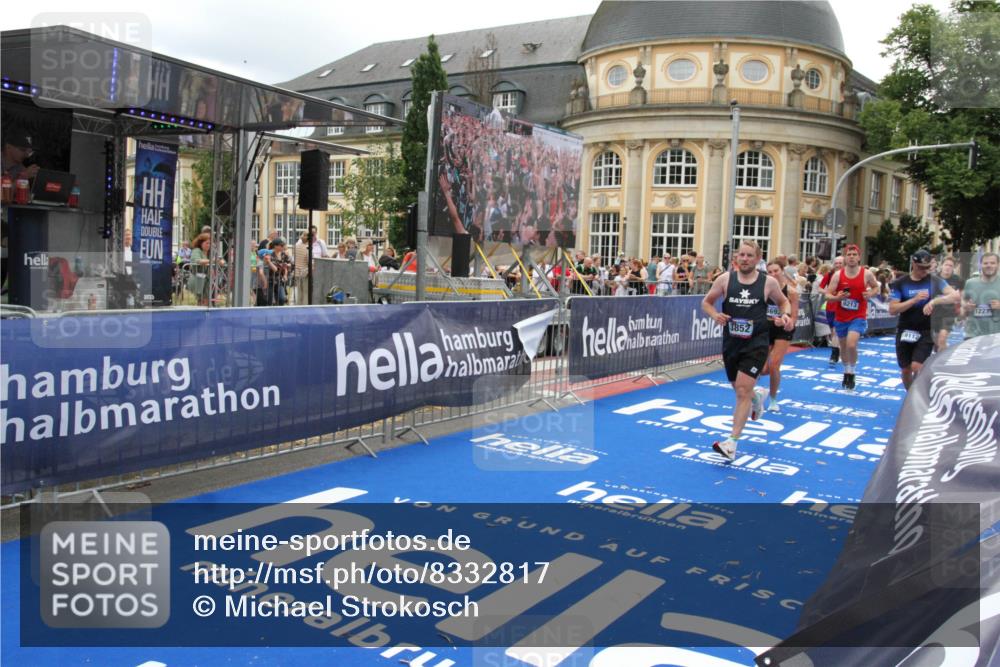 29.06.2025 - hella hamburg halbmarathon Michael Strokosch http://msf.ph/oto/8332817 29.06.2025 10:50:04 Ziel 1216, 1321, 2020, 3692, 3852, 7100, 7657, 8454, 9031, 9213, 9303, 12271, 12733, 13225, 13758, 16403, 16716, 16732, 18884, 19112 meine-sportfotos.de