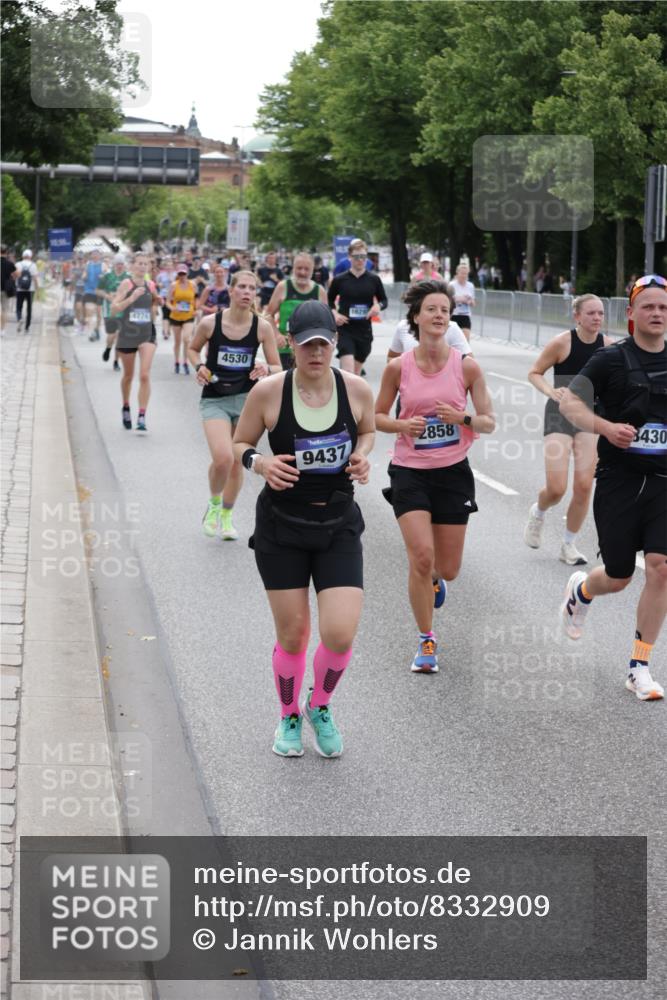 29.06.2025 - hella hamburg halbmarathon Jannik Wohlers http://msf.ph/oto/8332909 29.06.2025 10:40:28 Lombardsbrücke 1075, 1323, 2173, 2206, 2299, 2858, 3121, 3306, 3432, 3694, 4044, 4234, 4530, 4612, 4774, 4775, 4972, 5753, 6098, 6163, 6289, 6842, 7293, 8053, 8054, 8429, 8430, 9009, 9237, 9437, 9946, 10644, 10940, 11053, 11686, 12191, 12610, 12692, 12699, 13773, 14553, 15154, 15905, 16028, 16297, 16449, 16450, 17233, 17234, 17267, 17879, 19087 meine-sportfotos.de