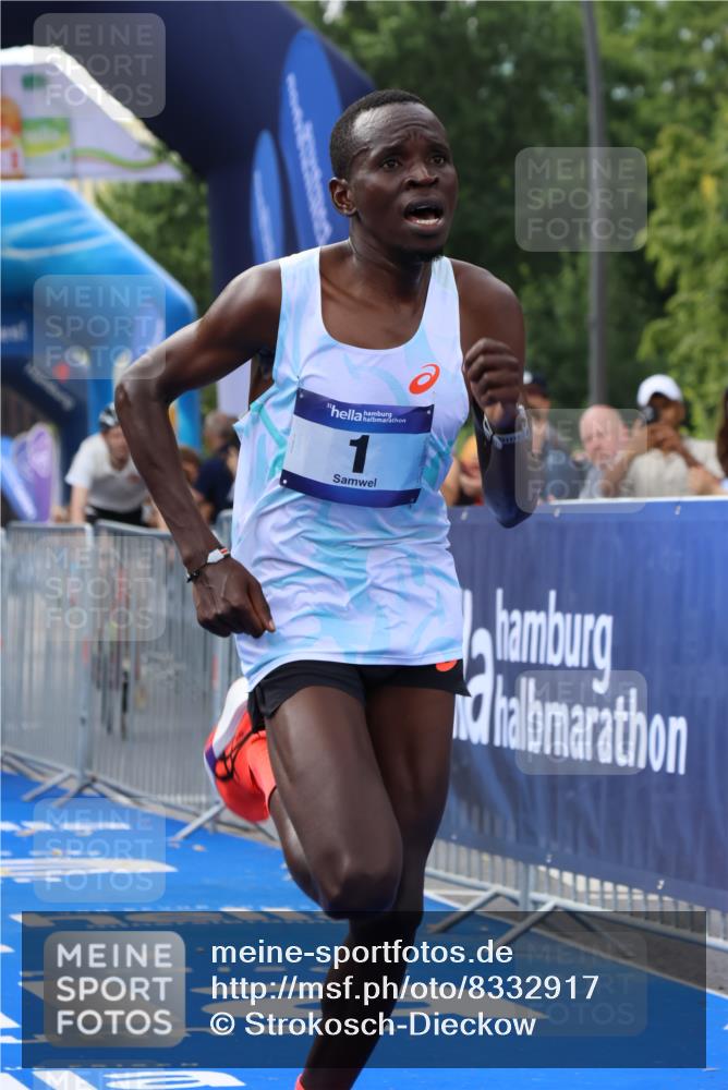 29.06.2025 - hella hamburg halbmarathon Strokosch-Dieckow http://msf.ph/oto/8332917 29.06.2025 10:01:01 Ziel 1, 5 meine-sportfotos.de