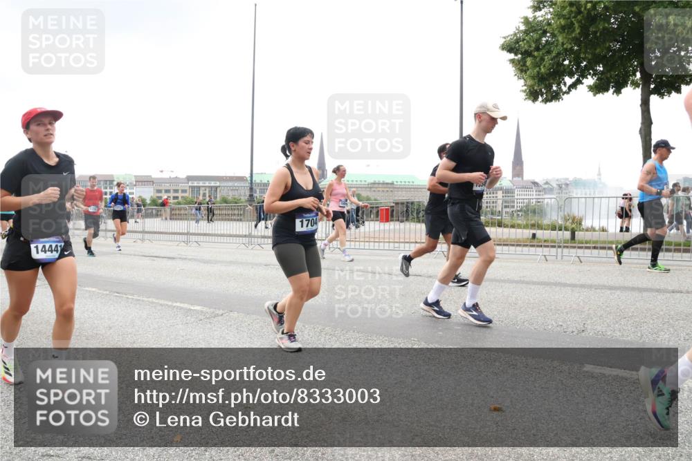 29.06.2025 - hella hamburg halbmarathon Lena Gebhardt http://msf.ph/oto/8333003 29.06.2025 10:47:34 Lombardsbrücke 14441, 13737, 1704, 1045, 1246, 1434, 1463, 1523, 1607, 1618, 1639, 1704, 1926, 2148, 2407, 2491, 2537, 2545, 2555, 2704, 2790, 2882, 2994, 3049, 3339, 4037, 4184, 4325, 4423, 4483, 4806, 4895, 4974, 4975, 5621, 5622, 5895, 6255, 6256, 6879, 6995, 7403, 7427, 7430, 7431, 7630, 7631, 7970, 8105, 8131, 8270, 8310, 8550, 8706, 8915, 8953, 9018, 9687, 9696, 9697, 10658, 10991, 11351, 11458, 11730, 11738, 11802, 11909, 12431 meine-sportfotos.de
