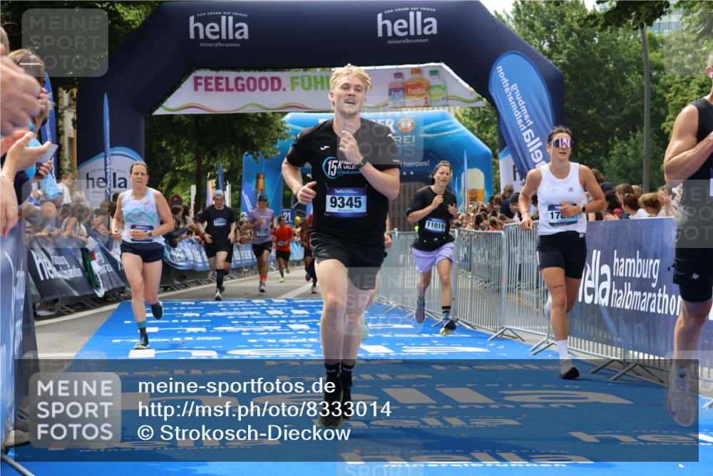 29.06.2025 - hella hamburg halbmarathon Strokosch-Dieckow http://msf.ph/oto/8333014 29.06.2025 10:34:02 Ziel 9345, 9376, 9519, 11019, 11202, 11227, 13066, 13493, 13494, 14448, 15268, 16724, 17751, 17877 meine-sportfotos.de
