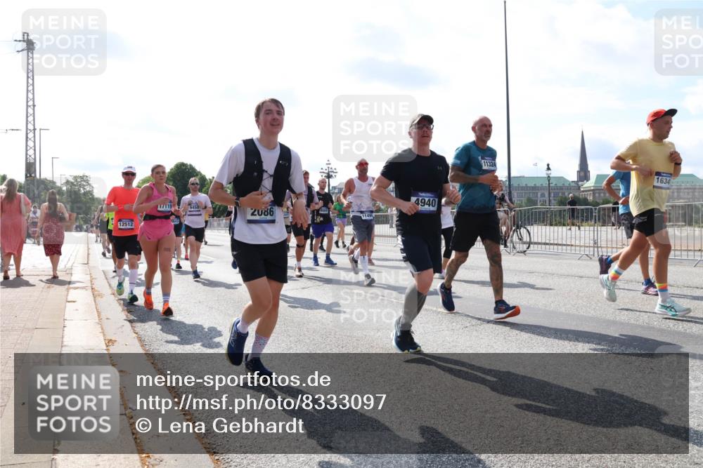 29.06.2025 - hella hamburg halbmarathon Lena Gebhardt http://msf.ph/oto/8333097 29.06.2025 10:00:28 Lombardsbrücke 12512, 1, 119, 9450, 2086, 8664, 1149, 4940, 11324, 1634, 1006, 1019, 1125, 1180, 1239, 1264, 1526, 1544, 1568, 1583, 1611, 1681, 2027, 2086, 2099, 2159, 2236, 2346, 2426, 2447, 2474, 2582, 2584, 2606, 2652, 2677, 2730, 2982, 3042, 3177, 3181, 3319, 3400, 3794, 3861, 3898, 4013, 4231, 4419, 4579, 4594, 4632, 4767, 4796, 4813, 4940, 4945, 5272, 5341, 5643, 5728, 6082, 6084, 6104, 6138, 6220, 6260, 6443, 6462, 6470, 6581, 9553, 9555, 9577, 10599 meine-sportfotos.de