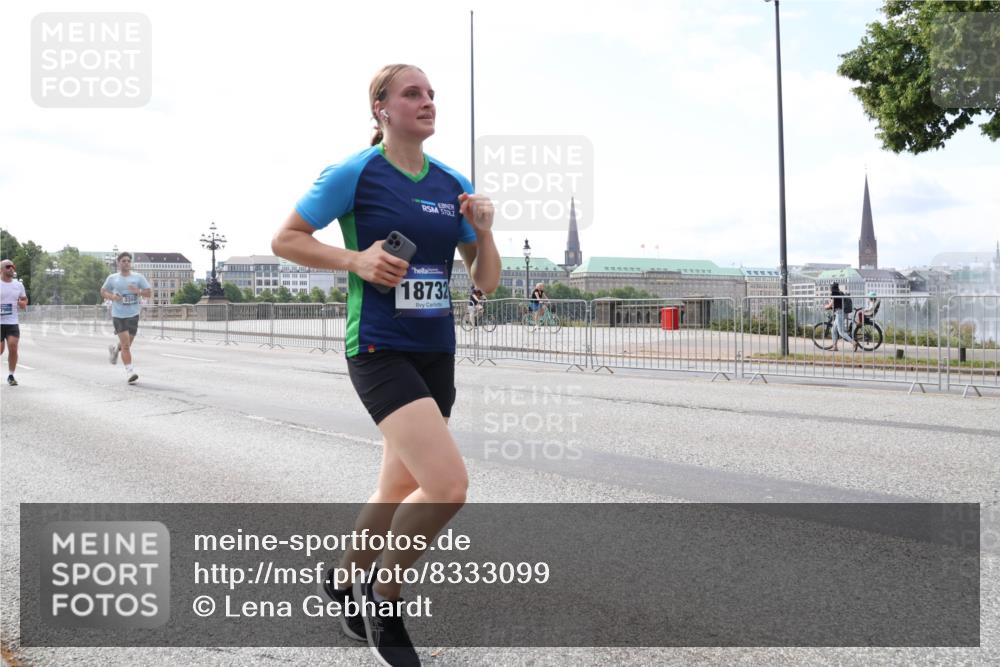 29.06.2025 - hella hamburg halbmarathon Lena Gebhardt http://msf.ph/oto/8333099 29.06.2025 10:13:12 Lombardsbrücke 18732, 1007, 1020, 1051, 1747, 1851, 1859, 1939, 2891, 2942, 2961, 3218, 3360, 3728, 3729, 4187, 4532, 5546, 6207, 6489, 7346, 7460, 7873, 7907, 8398, 8405, 8913, 8917, 9141, 9527, 9612, 10067, 10402, 11025, 11720, 12492, 13331, 14404, 15012, 15531, 15922, 16030, 16255, 16323, 16437, 17061, 17474, 17699, 17988, 17994, 18048, 18222, 18320, 18530, 18732 meine-sportfotos.de
