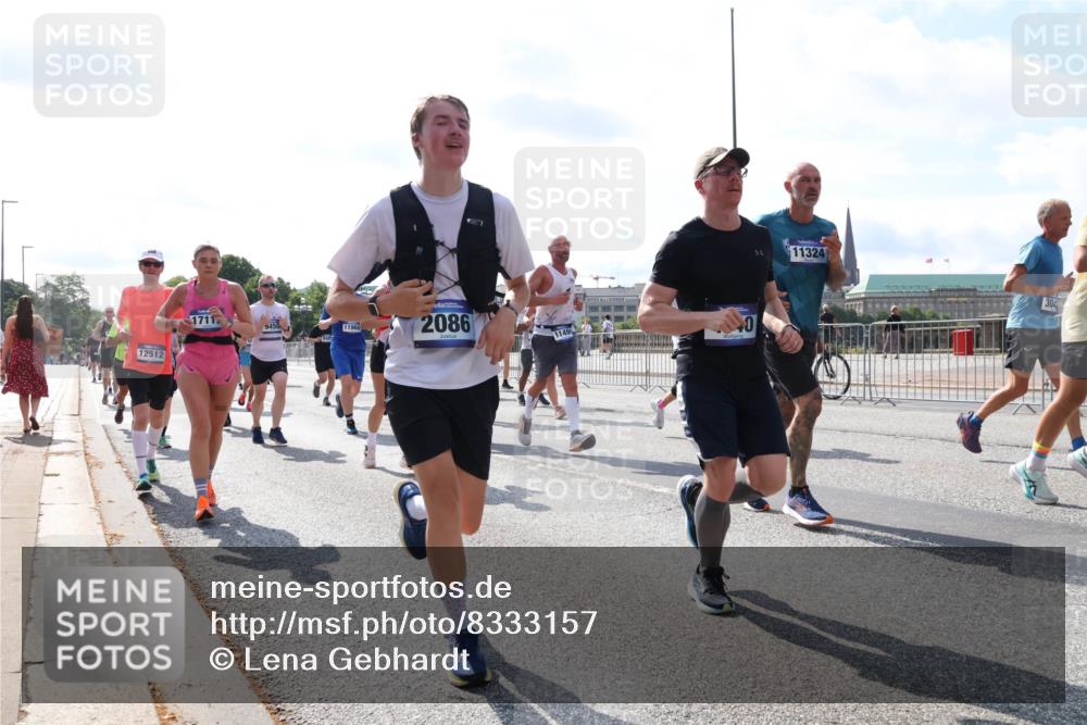 29.06.2025 - hella hamburg halbmarathon Lena Gebhardt http://msf.ph/oto/8333157 29.06.2025 10:00:28 Lombardsbrücke 12512, 1711, 9450, 11960, 2086, 1149, 11324, 304, 1006, 1019, 1125, 1180, 1239, 1264, 1526, 1544, 1568, 1583, 1611, 1681, 2027, 2086, 2099, 2159, 2236, 2346, 2426, 2447, 2474, 2582, 2584, 2606, 2652, 2677, 2730, 2982, 3042, 3177, 3181, 3319, 3400, 3794, 3861, 3898, 4013, 4231, 4419, 4579, 4594, 4632, 4767, 4796, 4813, 4940, 4945, 5272, 5341, 5643, 5728, 6082, 6084, 6104, 6138, 6220, 6260, 6443, 6462, 6470, 6581, 9553, 9555, 9577, 10599 meine-sportfotos.de