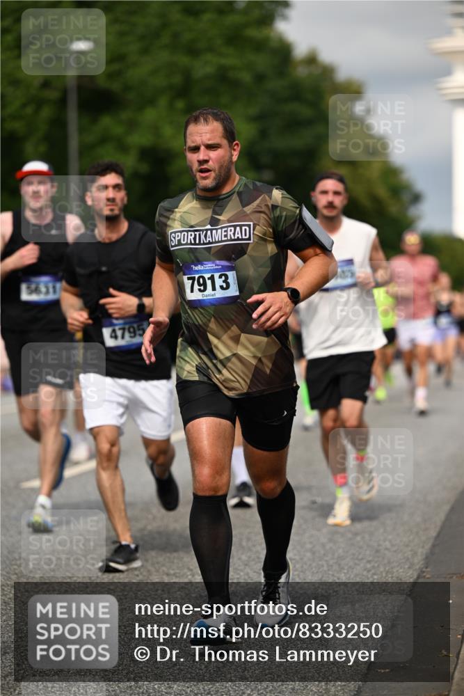 29.06.2025 - hella hamburg halbmarathon Dr. Thomas Lammeyer http://msf.ph/oto/8333250 29.06.2025 10:17:47 Kennedybrücke 1194, 1747, 1939, 2359, 2721, 2891, 2904, 4001, 4032, 4795, 4962, 5631, 5719, 6207, 7462, 7913, 8673, 9141, 9612, 9631, 9886, 10442, 10443 meine-sportfotos.de