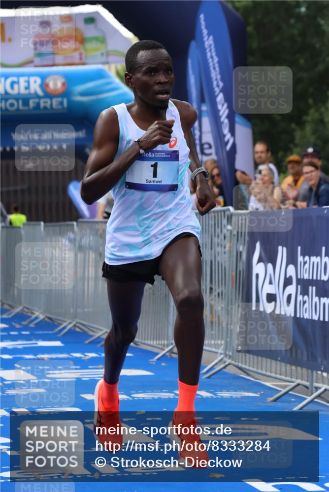 29.06.2025 - hella hamburg halbmarathon Strokosch-Dieckow http://msf.ph/oto/8333284 29.06.2025 10:01:01 Ziel 1, 5 meine-sportfotos.de