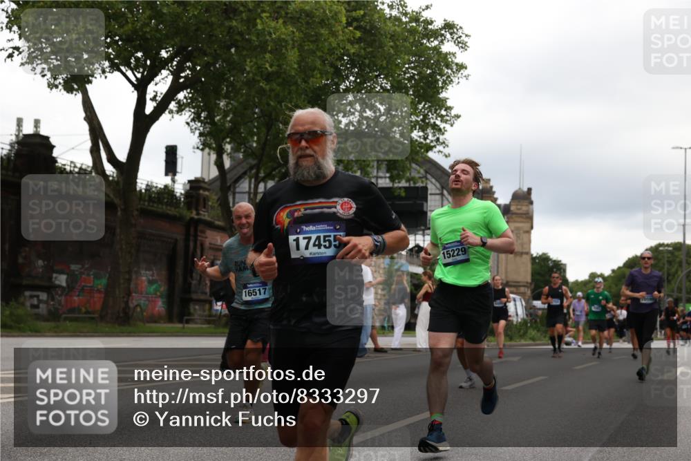 29.06.2025 - hella hamburg halbmarathon Yannick Fuchs http://msf.ph/oto/8333297 29.06.2025 10:51:49 20KM 1611, 2025, 2488, 2606, 2759, 2806, 2840, 2883, 2907, 3093, 3141, 3859, 4426, 4467, 4502, 4579, 4632, 4833, 5926, 6104, 6281, 6302, 6531, 6595, 7138, 7189, 7833, 8585, 9316, 9450, 9485, 10599, 10788, 11645, 13465, 13816, 14571, 15217, 15229, 16517, 16531, 17405, 17415, 17455, 17543, 18068, 18492, 18501, 18508, 18587, 18762, 18891 meine-sportfotos.de